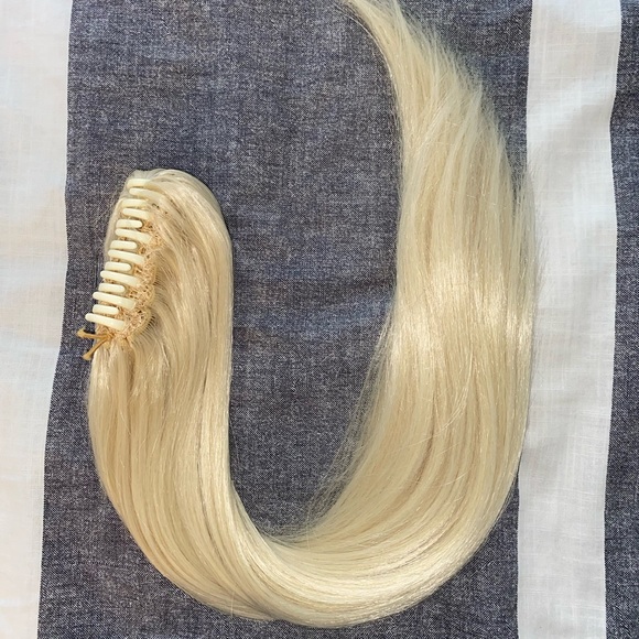 NWOT 21’ BLONDE PONYTAIL EXTENSION - Picture 1 of 5